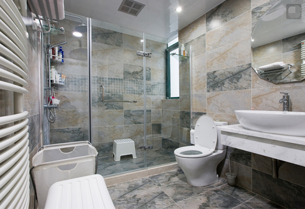 浴室装修注意事项丨浴室潮湿要不得，防滑措施免意外